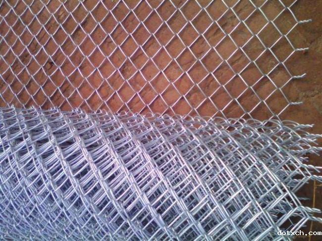 矿用勾花网在煤矿井下巷道支护中起到什么作用？